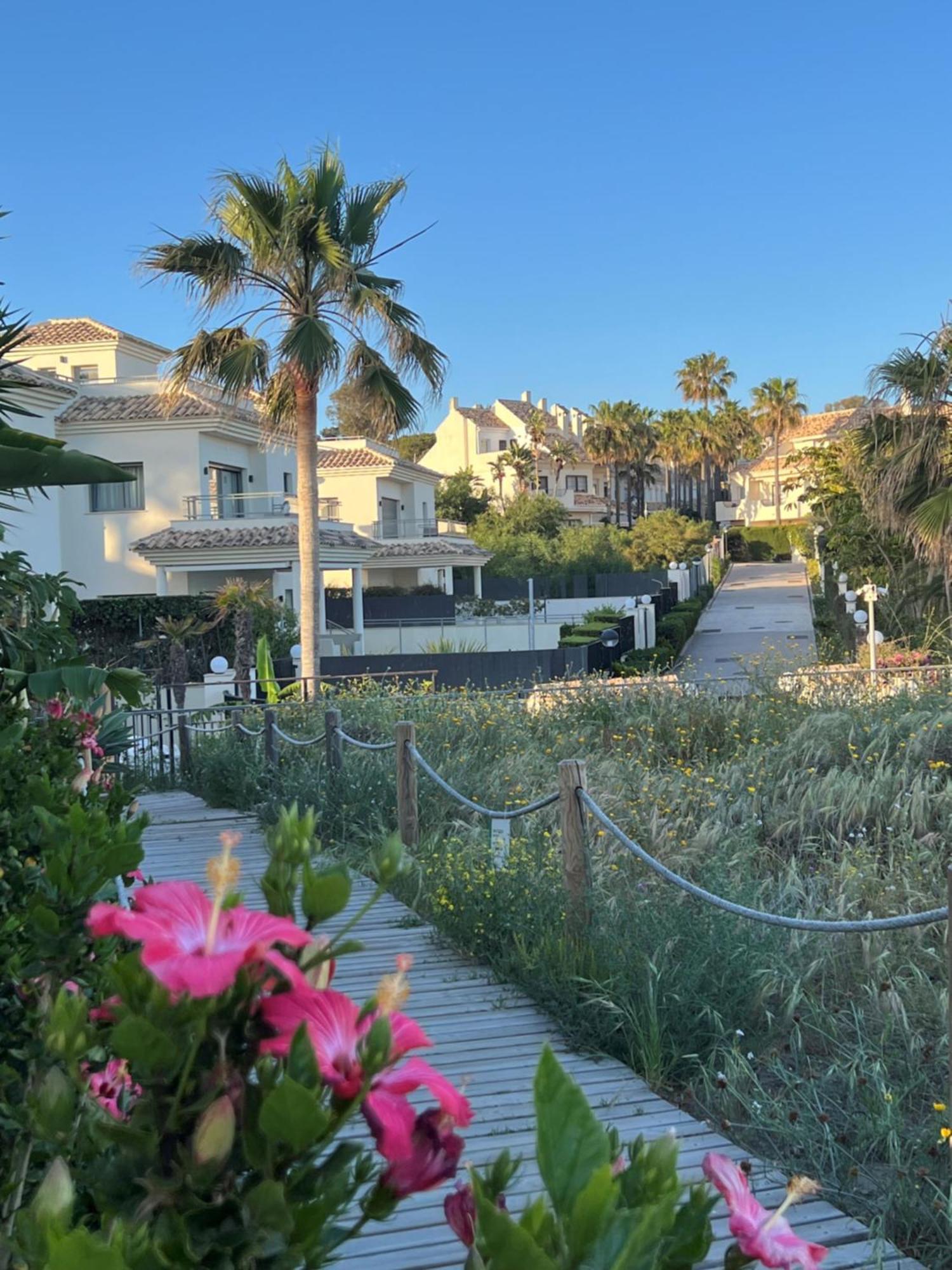 Stylish Townhouse In Beachfront Complex Μαρμπέλλα Εξωτερικό φωτογραφία